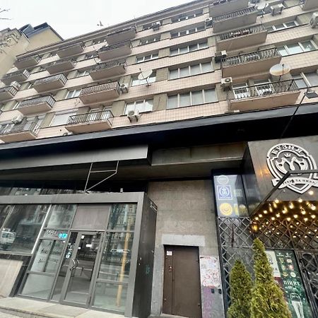 Apartments Near Arena City Kiev Bagian luar foto