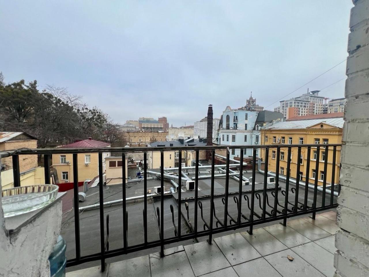 Apartments Near Arena City Kiev Bagian luar foto