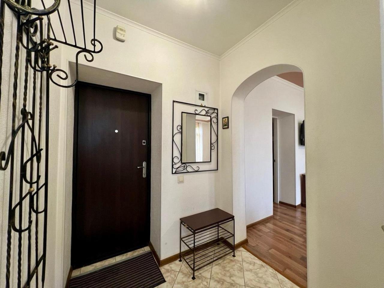 Apartments Near Arena City Kiev Bagian luar foto