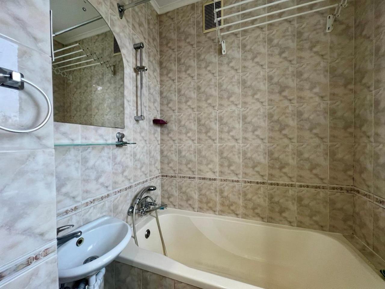 Apartments Near Arena City Kiev Bagian luar foto