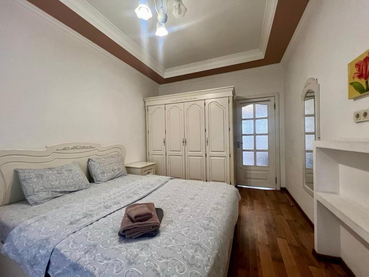 Apartments Near Arena City Kiev Bagian luar foto